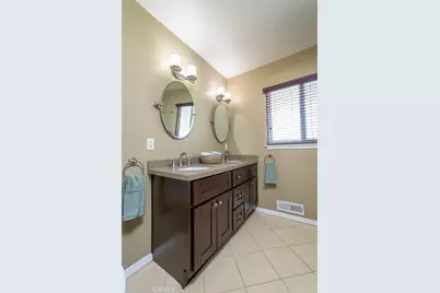 306 Parkwood Drive, Glendale, CA 91202 - Photo 40