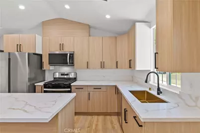 8401 Kester, Panorama City, CA 91402 - Photo 36