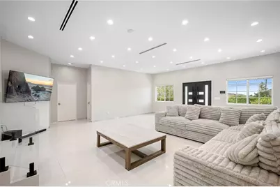 10510 Helendale Avenue, Tujunga, CA 91042 - Photo 8