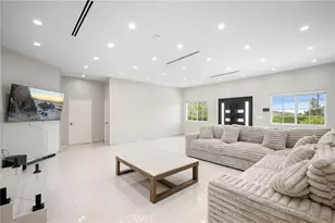 10510 Helendale Ave, Tujunga, CA 91042 - Photo 8