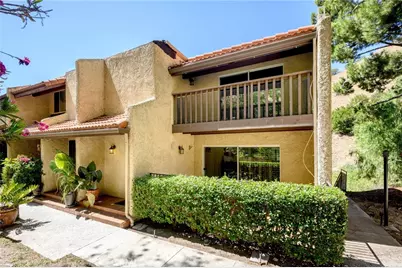 9555 Via Venezia, Burbank, CA 91504 - Photo 2