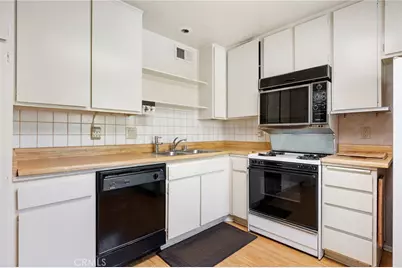 9555 Via Venezia, Burbank, CA 91504 - Photo 4