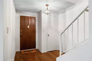 9555 Via Venezia, Burbank, CA 91504 - Photo 2