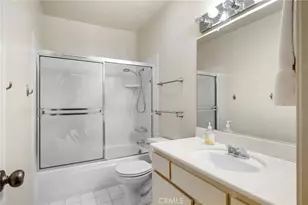 9555 Via Venezia, Burbank, CA 91504 - Photo 20