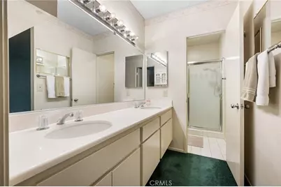 9555 Via Venezia, Burbank, CA 91504 - Photo 16