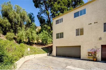 9555 Via Venezia, Burbank, CA 91504 - Photo 30