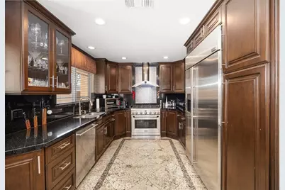 10610 Oak Tree Way, Sunland, CA 91040 - Photo 24