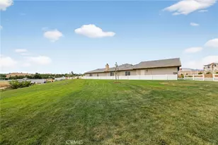 10525 Sage, Oak Hills, CA 92344 - Photo 6