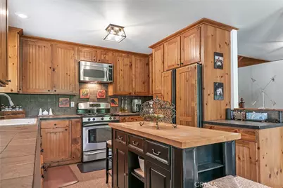 841 Cottage Grove Road, Lake Arrowhead, CA 92352 - Photo 8