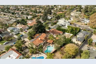 828 S Sunset Canyon, Burbank, CA 91501 - Photo 2