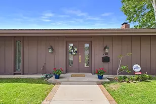 1310 Imperial Dr, Glendale, CA 91207 - Photo 2