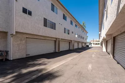 18340 Collins #D, Tarzana, CA 91356 - Photo 32