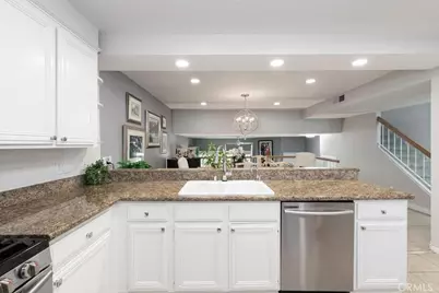 18340 Collins #D, Tarzana, CA 91356 - Photo 16