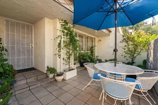 18340 Collins, Tarzana, CA 91356 - Photo 2