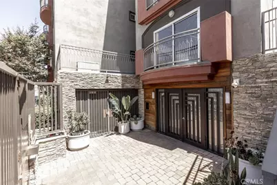 11124 Burbank Boulevard #101, North Hollywood, CA 91601 - Photo 2