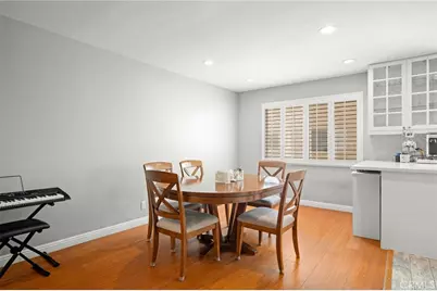 9759 Via Roma, Burbank, CA 91504 - Photo 6