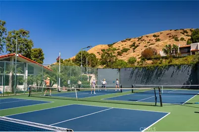 9759 Via Roma, Burbank, CA 91504 - Photo 24