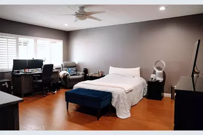 9759 Via Roma, Burbank, CA 91504 - Photo 6
