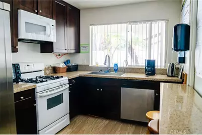 9759 Via Roma, Burbank, CA 91504 - Photo 22