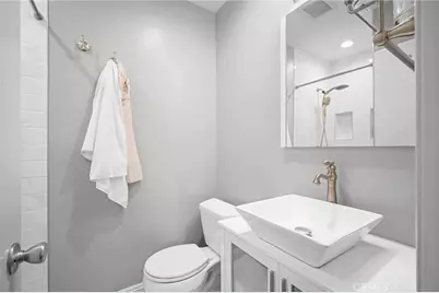 9759 Via Roma, Burbank, CA 91504 - Photo 18