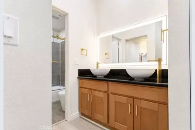 10470 Riverside #102, Toluca Lake, CA 91602 - Photo 16