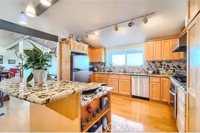 21651 Yucatan Avenue, Woodland Hills, CA 91364 - Photo 14