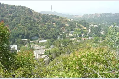 1990 Bayberry Drive, Glendale, CA 91208 - Photo 14