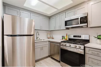 435 E Valencia #105, Burbank, CA 91501 - Photo 14