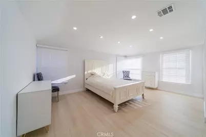 902 E Walnut Avenue, Burbank, CA 91501 - Photo 10