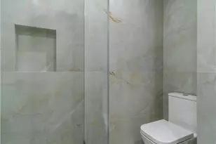 902 E Walnut Ave, Burbank, CA 91501 - Photo 18