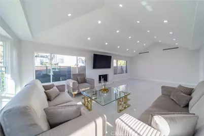 902 E Walnut Avenue, Burbank, CA 91501 - Photo 4