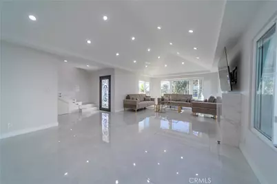 902 E Walnut Avenue, Burbank, CA 91501 - Photo 2