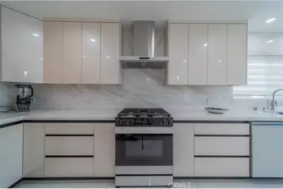 902 E Walnut Avenue, Burbank, CA 91501 - Photo 8