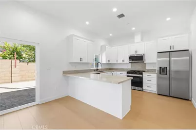 10024 Norwich Avenue, Mission Hills (San Fernando), CA 91345 - Photo 26