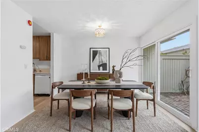 22137 Burbank #3, Woodland Hills, CA 91367 - Photo 2