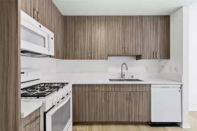 22137 Burbank #3, Woodland Hills, CA 91367 - Photo 4
