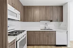 22137 Burbank, Woodland Hills, CA 91367 - Photo 4