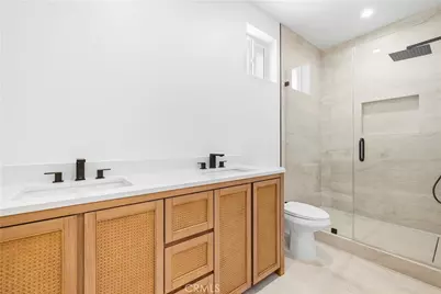 10024 Norwich Avenue, Mission Hills (San Fernando), CA 91345 - Photo 34