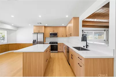 10024 Norwich Avenue, Mission Hills (San Fernando), CA 91345 - Photo 6