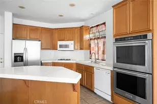 29511 Dana Ct, Canyon Country, CA 91387 - Photo 10
