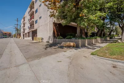 619 E Elmwood Avenue #Q, Burbank, CA 91501 - Photo 2