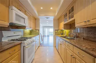 619 E Elmwood Ave, Burbank, CA 91501 - Photo 8