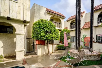 300 N Isabel Street #10, Glendale, CA 91206 - Photo 2
