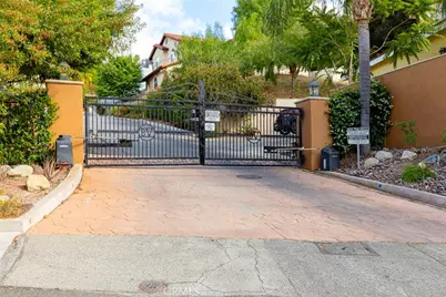 23811 Bella Vista Dr, Newhall, CA 91321 - Photo 2