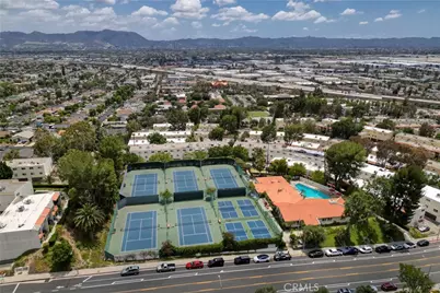 9560 Via Bernardo, Burbank, CA 91504 - Photo 22
