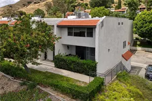 9560 Via Bernardo, Burbank, CA 91504 - Photo 20
