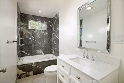 9560 Via Bernardo, Burbank, CA 91504 - Photo 14