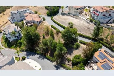 23805 Bella Vista Drive, Newhall, CA 91321 - Photo 10