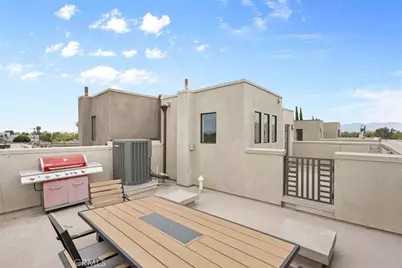 13225 Victory Blvd, Van Nuys, CA 91401 - Photo 32