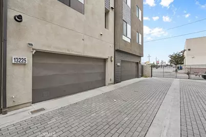 13225 Victory Blvd, Van Nuys, CA 91401 - Photo 36